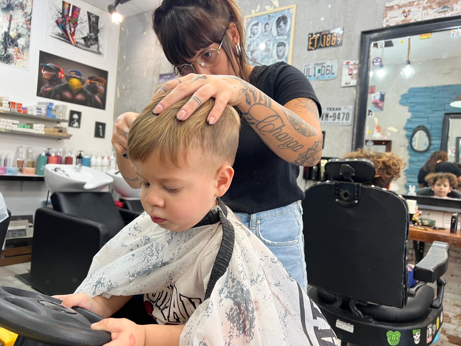 Primer corte de pelo de niño con Giulia